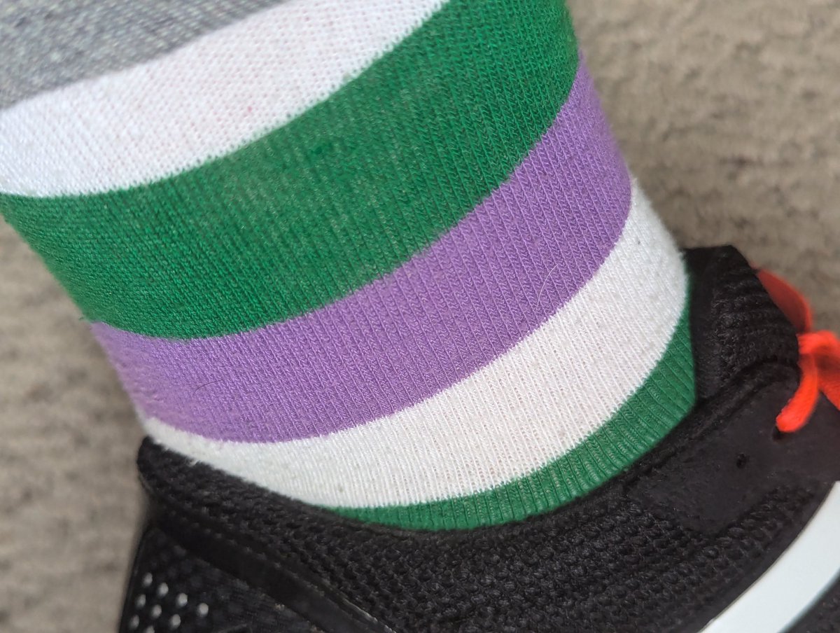 Barnacle121's tweet photo. @SockCouncil Suffragette socks the hosiery choice for voting. https://t.co/FoSXI7k3wa