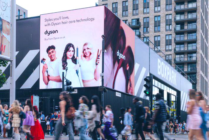 We recently tapped into popular culture to raise awareness of Dyson’s Airwrap haircare range.

As the UK went into Taylor Swift meltdown, our tactical #DOOH placements were the perfect locations to reach Swifties attending The Eras Tour!
 
#DysonAirwrap #StyledWithDyson