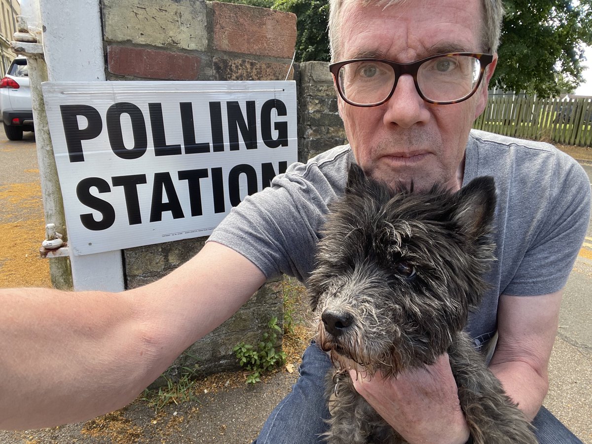 wheezer_johnson's tweet photo. Eddie's not sure what all the fuss is about #dogsatpollingstations https://t.co/wcPmXs13pw