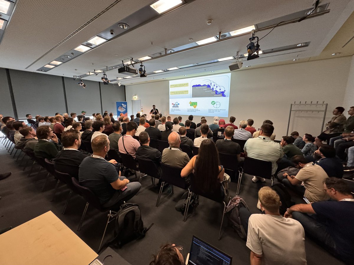 Full room for <a href="/chopra_tejas/">Tejas Chopra</a> from who talks about #DevOps at #netflix at #dwx24