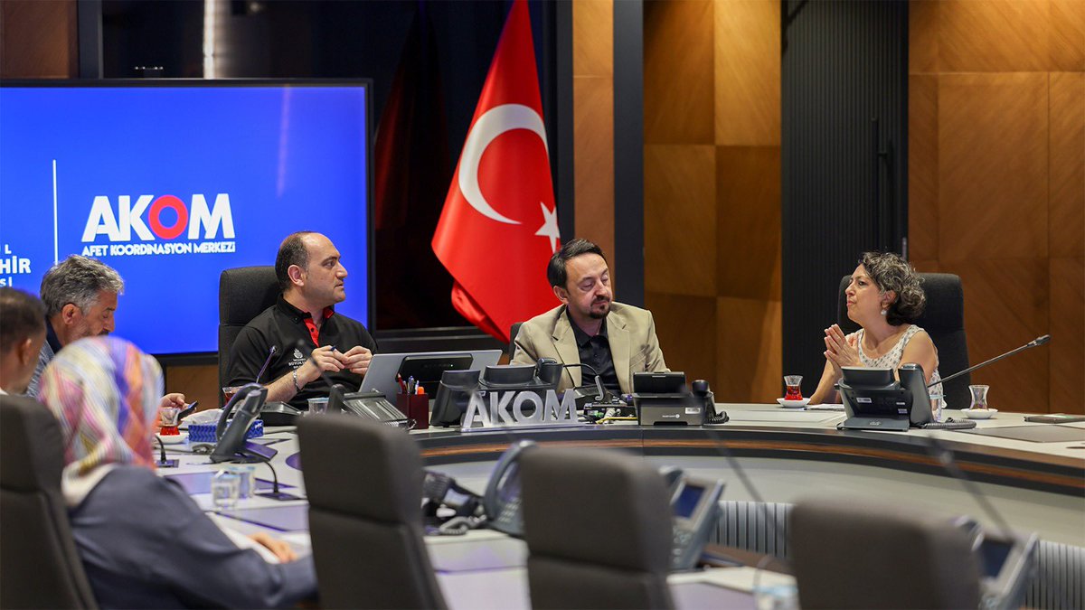ibbAkom's tweet photo. Hayata Destek Derneği yöneticileri Afet İşleri Dairesi Başkanımız Sn. Selçuk TÜTÜNCÜ’yü AKOM’da ziyaret etti. Yapılan ziyarette iş birliği konusunda görüş alışverişinde bulunuldu. https://t.co/PN0ztUNPVo