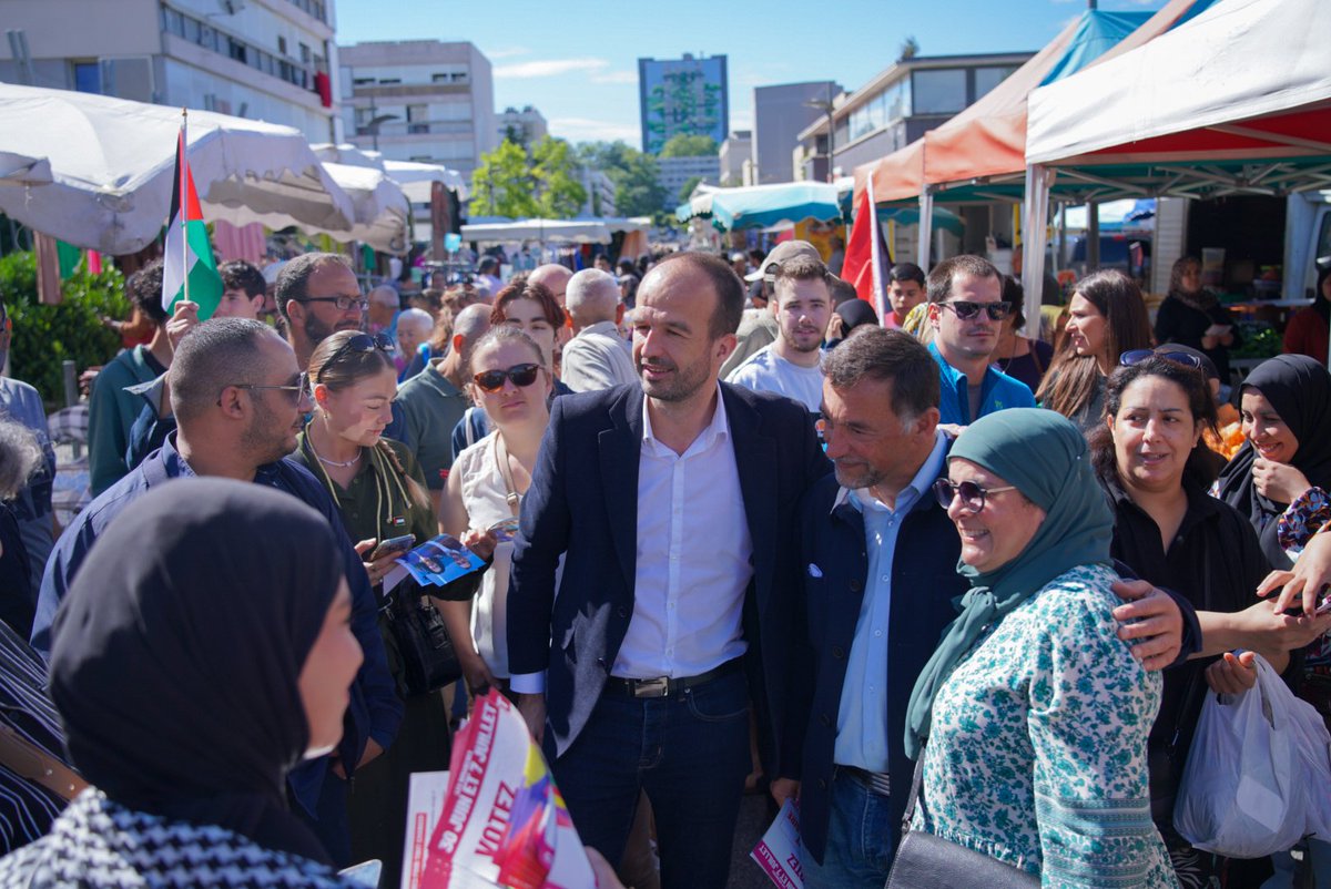 jfcoulomme's tweet photo. 🔴📸 Merci à @mbompard d'être venu nous soutenir !

Formidable accueil de la part des Savoyardes et Savoyards au marché des Hauts-de-Chambéry.

Toutes et tous ont conscience du danger de l'extrême droite ! 

🗳️🇫🇷 Ce dimanche 7 juillet, votez #NouveauFrontPopulaire pour #ToutChanger ✊