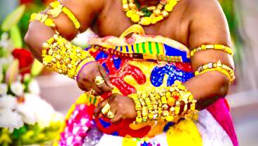 ampah_dora's tweet photo. A day to reminisce on the timeless elegance of traditional beads and their enduring influence on modern fashion landscape. Let's take a trip down memory lane and celebrate the cultural significance woven into every bead.
https://t.co/JqOgp6LwPb
#throwbackthursday @TheIkeTandoh https://t.co/JomBLWa0JG