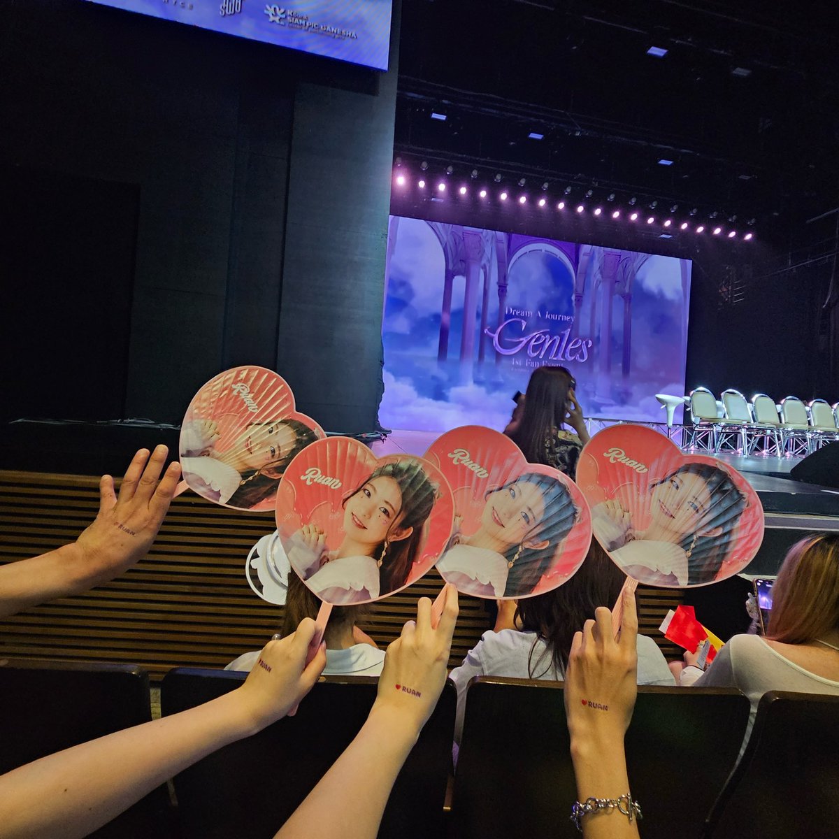 OO2_cheri's tweet photo. @sowhop_ent I participated in the fan meeting from Japan☺️🇯🇵💕
I was really happy to be able to meet Ruan after a long time🍒
I was happy to have Ruan read my Q&A🫶🏻
I hope there will be another event in Thailand🙏🏻
#SowHop https://t.co/GW5ImjmNJl