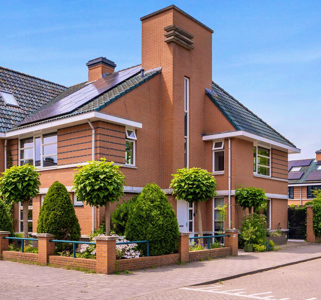 Mooi ruim huis met goede lichtinval en ruime tuin te koop! funda.nl/43652285 #tekoop #maassluis #huistekoop <a href="/funda/">funda</a>