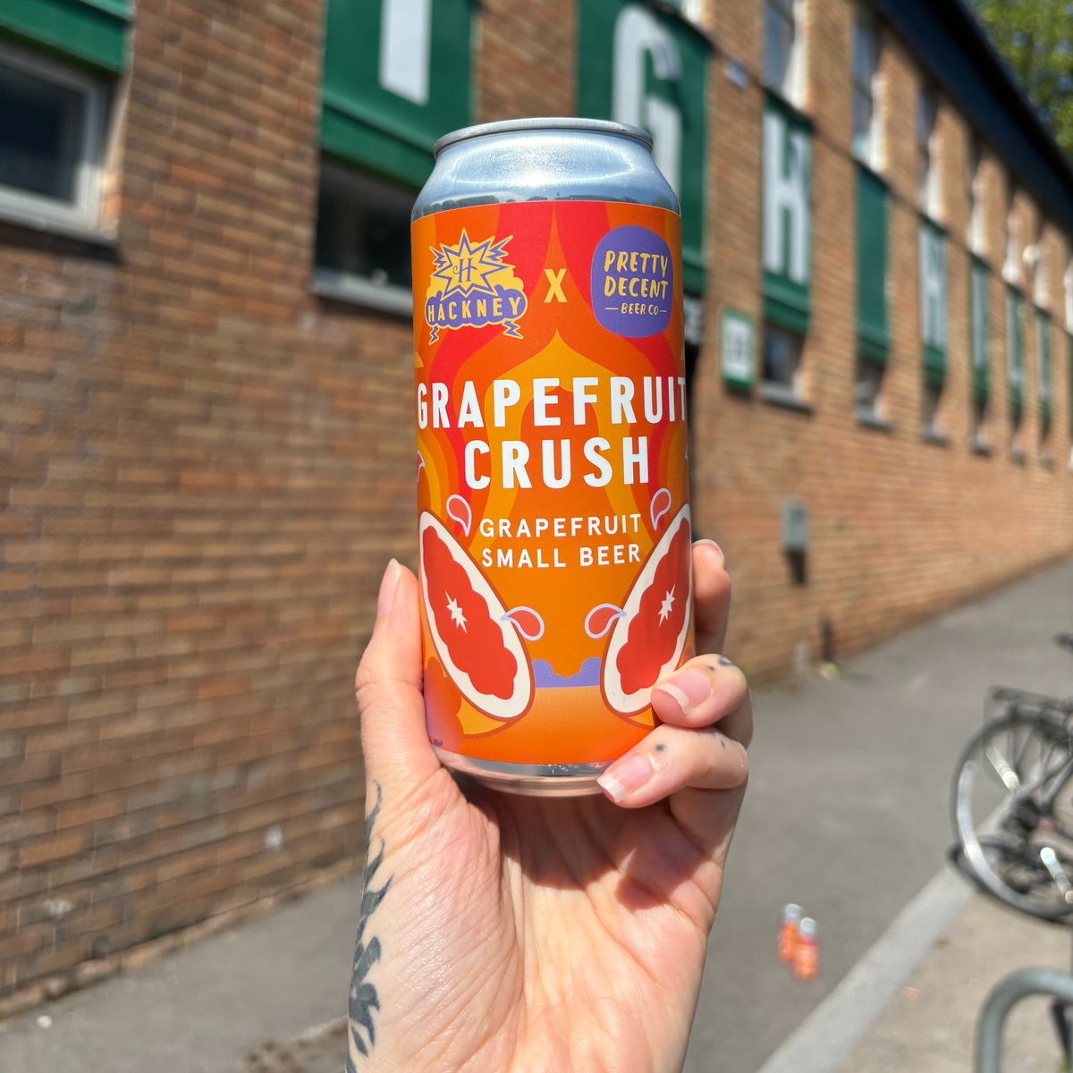 HackneyBrewery's tweet photo. Our new juicy collab with our friends down the road, @prettydecentbc Hop forward, hazy and refreshing with a clean grapefruit bite, coming in at an easy 2.5%. Crush it.
#hackneybrewery #prettydecent #grapefruitbeer #blackhorsebeermile #e17 https://t.co/RDMKAoZHPS