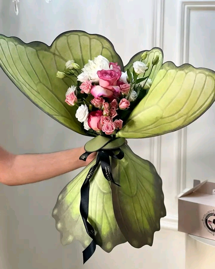 dearlybeloves's tweet image. butterfly bouquet ʚĭɞ