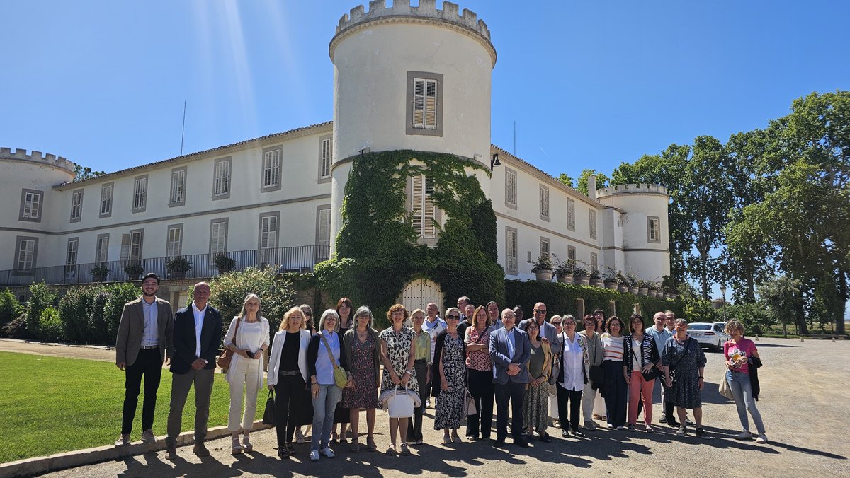 Promo_Economica's tweet photo. 📣25a edició de l’Escola d’Estiu de la #FECOM al Castell del Remei
👉La vicepresidenta Sandra Castro destaca el paper fonamental del comerç en la història del territori
🔗Llegeix la notícia: https://t.co/ai05vuHC6v https://t.co/NeIxxgwXKK