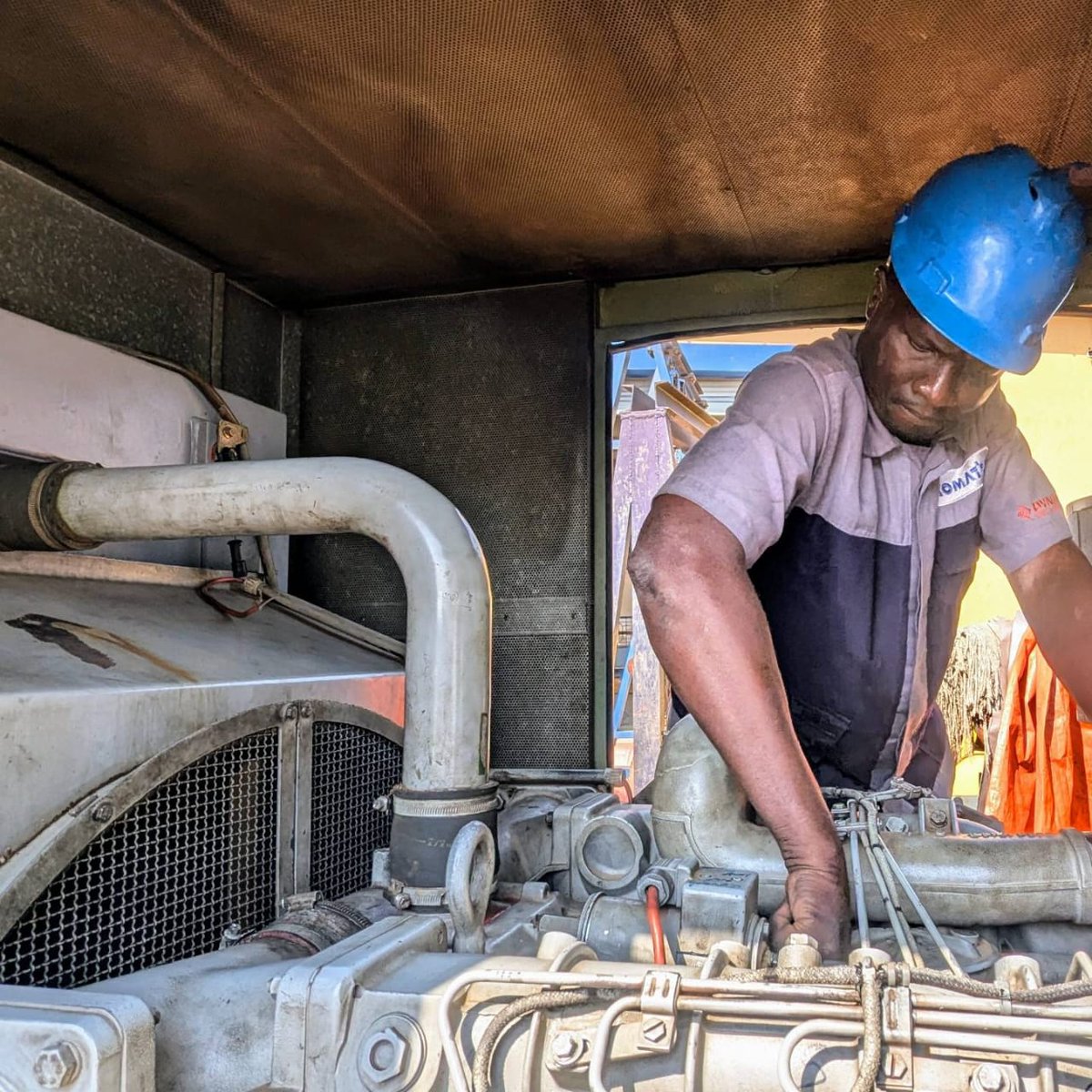 VictoriaEquipm1's tweet image. We&apos;re proud to have successfully repaired a 275kVA generator for our valued customer, @Ibero Uganda!

This powerful generator, powered by a Duetz engine and featuring a water cooler and turbo inter-cooler, is now running smoothly and efficiently.
#generatorrepair #duetzengine