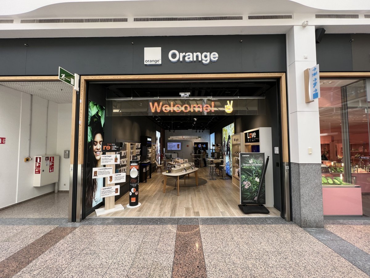LoxoneUK's tweet photo. Today we wanted to share with you another big name using Loxone... Orange shops in Luxembourg. Read more here: https://t.co/WtWwGzsvsJ

#Loxone #ChainStore #Chains #Commercial #BMS #BeMS #BuildingManagementSystem #Energy #LoxoneReference https://t.co/GcuCh0Hlrg