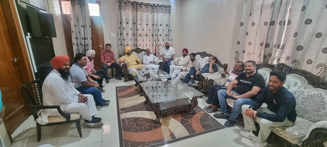 Sandeep Singh (मोदी का परिवार) (@flickersingh) on Twitter photo सिंचाई विभाग पिहोवा के विश्रामगृह में आमजन से मिलकर उनकी समस्याएं सुनी और समाधान हेतु निर्देश दिए। माननीय मुख्यमंत्री श्री <a href="/NayabSainiBJP/">Nayab Saini</a> जी के नेतृत्व में लोगों को तमाम सुविधाएं मुहैया करने के लिए सरकार प्रतिबद्ध है। सिंचाई विभाग पिहोवा के विश्रामगृह में आमजन से मिलकर उनकी समस्याएं सुनी और समाधान हेतु निर्देश दिए। माननीय मुख्यमंत्री श्री <a href="/NayabSainiBJP/">Nayab Saini</a> जी के नेतृत्व में लोगों को तमाम सुविधाएं मुहैया करने के लिए सरकार प्रतिबद्ध है।