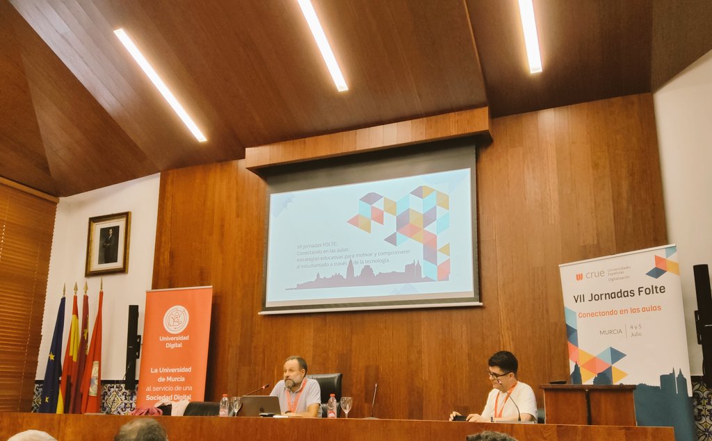 uvic_udute's tweet photo. l'@elenamolinav de la @uvic_udute, present a les VII Jornadas FOLTE de la @CrueUniversidad, que es realitzen a la @UMU. Amb moltes ganes de conèixer altres iniciatives i projectes de Tecnologia educativa que es fan a altres Universitats i com no, fer xarxa! #FOLTE https://t.co/842C1IGwUO
