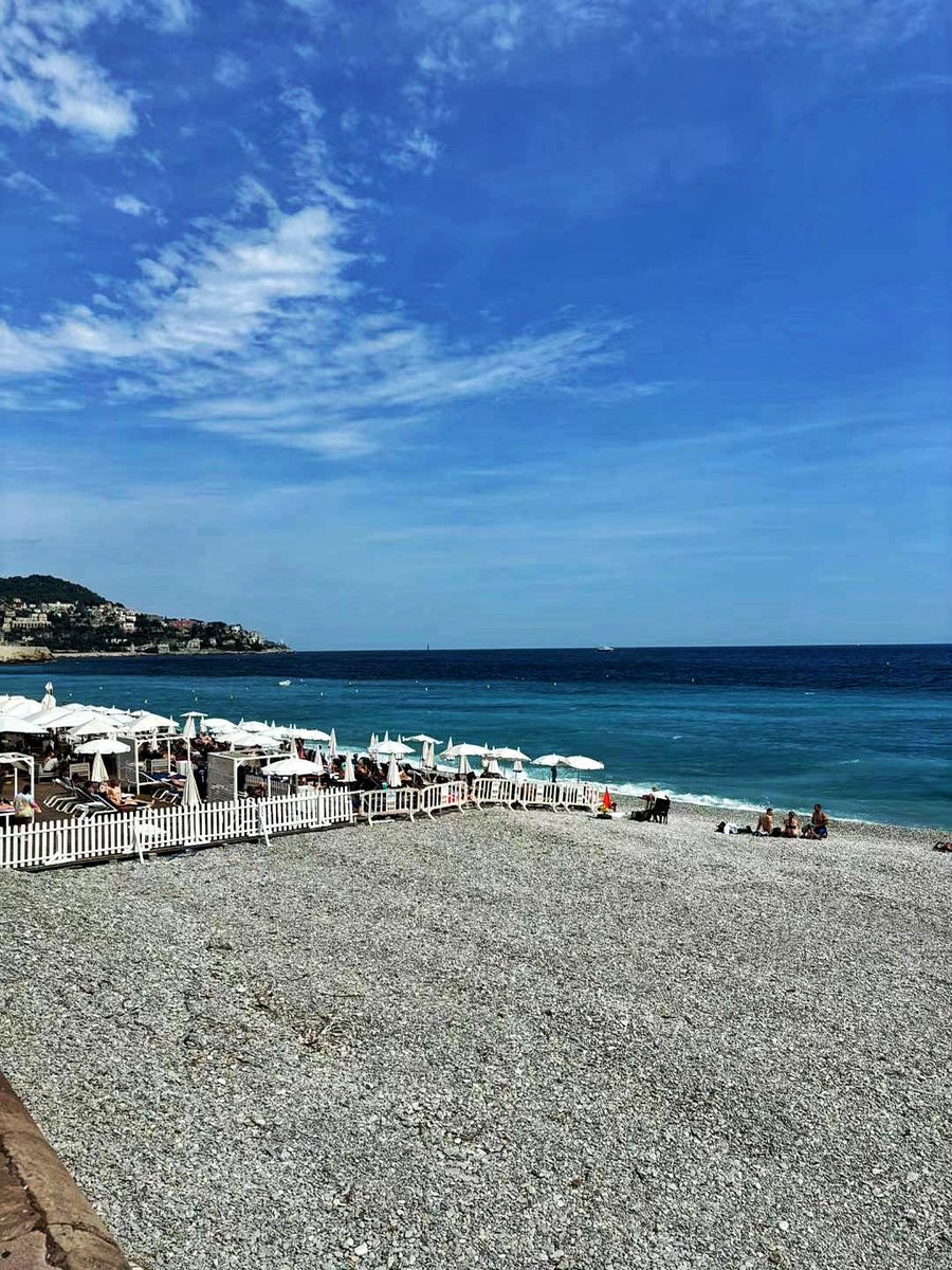 fernandohua's tweet photo. All rocky beach here https://t.co/YY6x1NvK0S