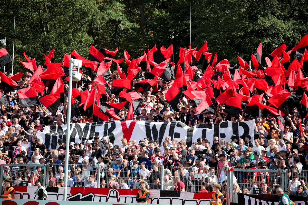 Die Sitzplätze im Heimbereich sind für das Jubiläumsspiel gegen den 1. FC Köln (20. Juli / 14 Uhr) bereits ausverkauft. 🎫🙌🏼

↪️ Freie Steh-Plätze und VIP-Tickets: 📎 viktoria-tickets.de
________
#Vussball