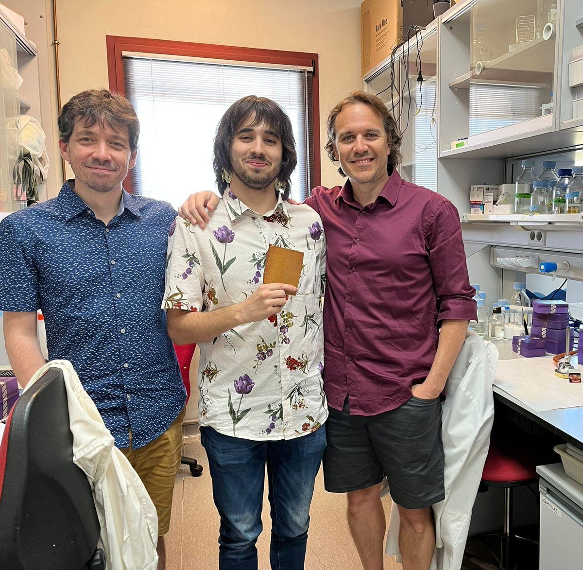EnviroMic Lab (@enviromiclab) on Twitter photo Pablo Espada brilliantly defended an excellent master thesis this morning at <a href="/CienciasUAM/">Facultad de Ciencias</a>. Pablo presented a very interesting work to transform lignin into new sustainable materials using P. putida KT2440. Many congratulations! Pablo Espada brilliantly defended an excellent master thesis this morning at <a href="/CienciasUAM/">Facultad de Ciencias</a>. Pablo presented a very interesting work to transform lignin into new sustainable materials using P. putida KT2440. Many congratulations!