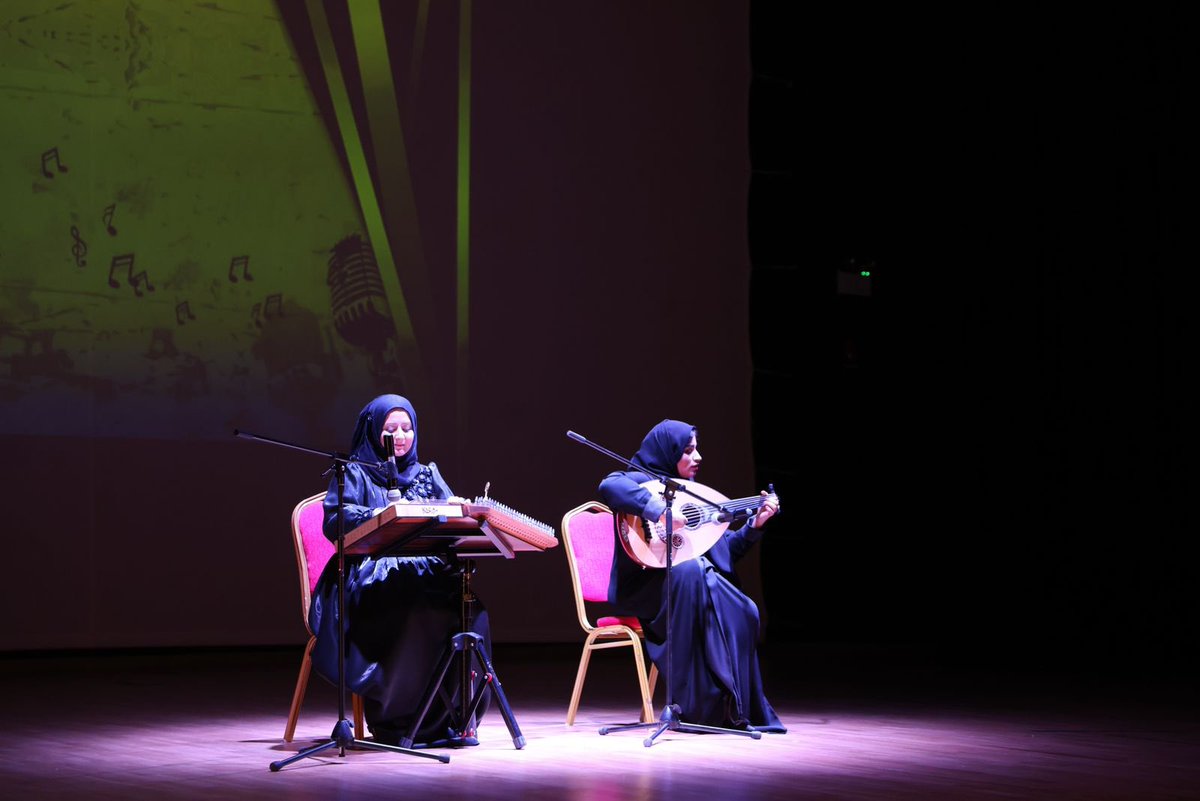fujfinearts's tweet photo. شاركت الأكاديمية في حفل تخريج مدرسة مضب 2024 لتعليم البنات ، 

حيث قدم عزفاً منفرداً كل من الفنانة شمسة الجسمي على آلة العود  و الفنانة روعة الحلو على آلة القانون في فقرة لحن و حلم 🎶 وذلك في صباح اليوم الخميس 4/7/2024 بمركز  الفجيرة الإبداعي 

#أكاديمية_الفجيرة_للفنون_الجميلة #أكاديمية_الفجيرة_للفنون_الجميلة_فرع_دبا #fujairahfineartsacademy #fujairahfineartsacademydibba #fujairah #الفجيرة 2024 #فنون #فنون_جميلة #قانون #آلة #عزف #عزف_عود #عزف_قانون #violin #qanun #صيفنا_فن #تميزنا_يميزنا #لحن #حلم #يوليو .#oud