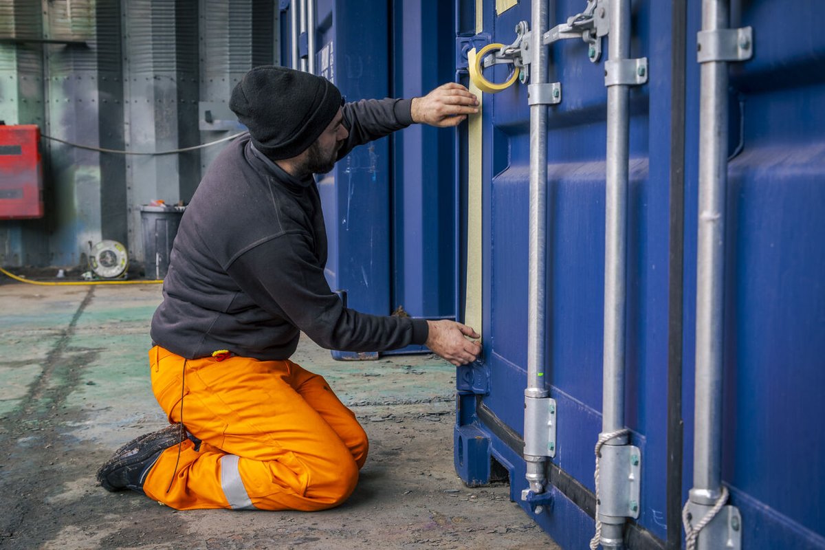 SJonesContainer's tweet photo. Does your container need maintenance? Dents, leaks, or malfunctioning locks can disrupt your operations.

Our mobile container repair service provides a solution: https://t.co/npawxtW5qy

#ContainerRepair #ShippingContainers #Logistics #SelfStorage https://t.co/J68OvTWuSS