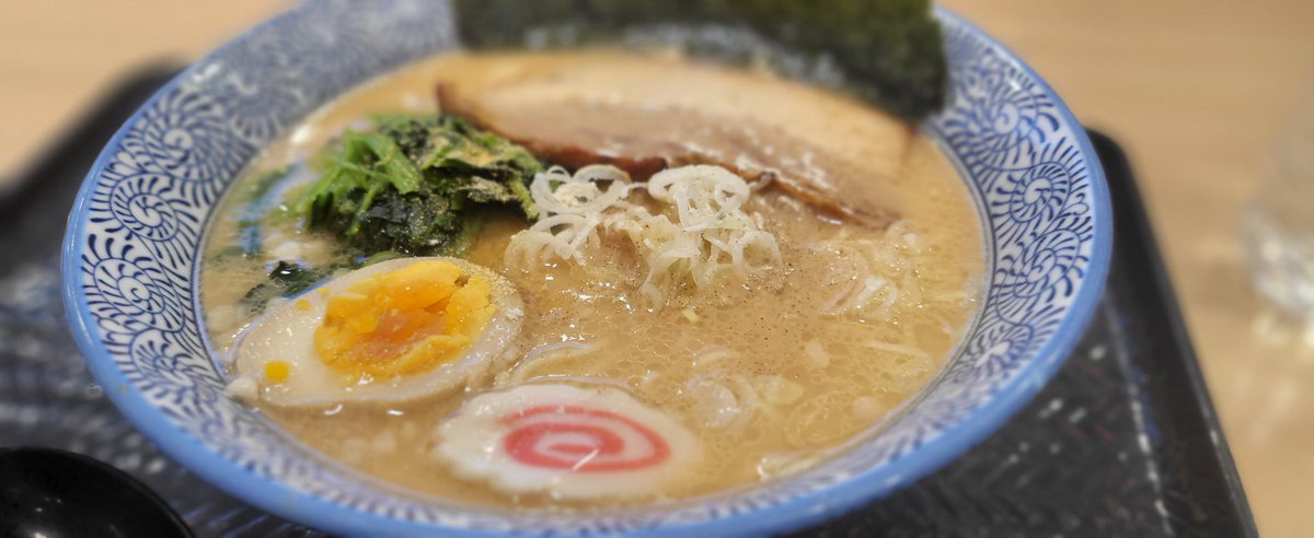 shinkino's tweet image. 千葉県柏の葉生活を終え9日目、名古屋へラムバンで6時間ドライブ🚐💨☀️😵💦今日は寝ます💤  静岡PAのラーメン🍜🍥美味しかった～🤣

#fixer #localproducer #ramvan #dodgevan #fullsizevan #Rugby