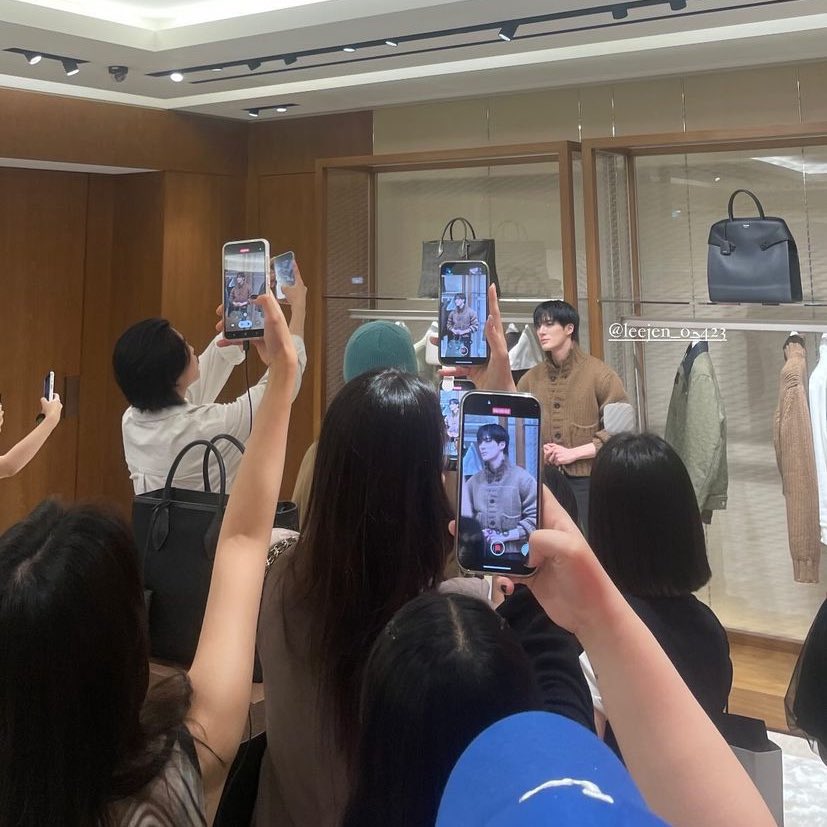 ArabJenol's tweet image. السوبر ستار جينو 🥹🖤

#FERRAGAMOFW24xJENO