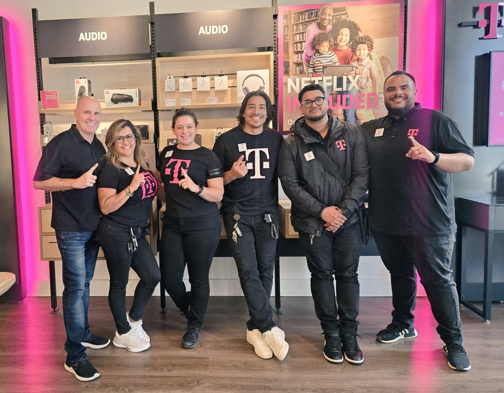 GeorgeGuerra (@gguerra305) on Twitter photo Talk about "Customer experience" spent time w/ T1 Miami South District's <a href="/Jess_Gonzalez23/">Jessenia Gonzalez</a> new Experience store Grove Central. This team is on 🔥. Amazing experience, ranking one of the top stores in P360! 👏👏. Thanks, <a href="/Wlop87/">Wilson L</a> & RAM Luis <a href="/pattyc101/">Patty Barbosa</a> @JacksonTingley <a href="/OJP305/">Omar Jones…..</a> Talk about "Customer experience" spent time w/ T1 Miami South District's <a href="/Jess_Gonzalez23/">Jessenia Gonzalez</a> new Experience store Grove Central. This team is on 🔥. Amazing experience, ranking one of the top stores in P360! 👏👏. Thanks, <a href="/Wlop87/">Wilson L</a> & RAM Luis <a href="/pattyc101/">Patty Barbosa</a> @JacksonTingley <a href="/OJP305/">Omar Jones…..</a>