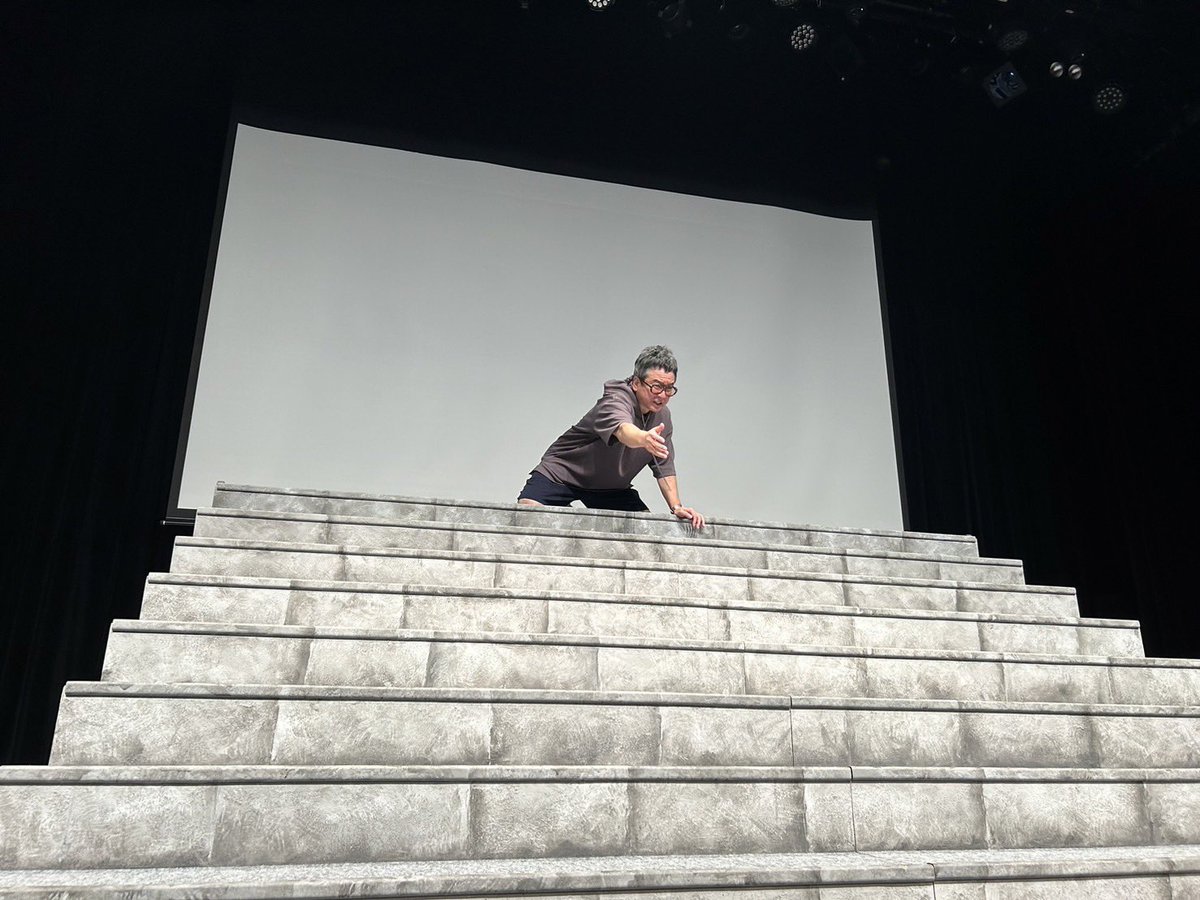kazz_nishikiori's tweet photo. 良い初日でした。
楽しいアフタートークでした。
少しの直しがあったので、夕方少し早めに入って、独りで遊んでました。
明日も皆んなの勢いに振り落とされ��い様、頑張ります！
#銀ちゃんが逝く
#つかこうへい
#浅草花劇場 https://t.co/b62sMA8Eqa