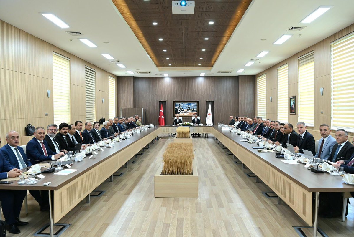 📍 TİGEM 

Tarım, Orman ve Köyişleri Komisyonumuz, Tarım ve Orman Bakanı Sayın İbrahim Yumaklı ile birlikte ülkemizin tarım politikalarını güçlendirmek ve geleceğe yönelik çalışmalar yapmak için bir araya geldik. 

Çiftçilerimizin ihtiyaçlarını göz önünde bulundurarak,