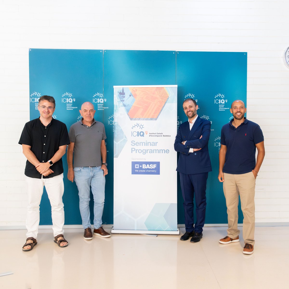 ICIQ (@iciqchem) on Twitter photo #ICIQSeminar
🙌Thank you Prof. Dr. Vittorio Pace <a href="/LabPace/">PaceLab</a> from <a href="/unito/">Università di Torino</a> for delivering a seminar about novel homologation reactions, complex architecture synthesis, and innovative fluoromethylation techniques
🔵Also thanks to our seminar sponsor <a href="/BASF_ES/">BASF España</a>
🧵About the seminar 👇 #ICIQSeminar
🙌Thank you Prof. Dr. Vittorio Pace <a href="/LabPace/">PaceLab</a> from <a href="/unito/">Università di Torino</a> for delivering a seminar about novel homologation reactions, complex architecture synthesis, and innovative fluoromethylation techniques
🔵Also thanks to our seminar sponsor <a href="/BASF_ES/">BASF España</a>
🧵About the seminar 👇