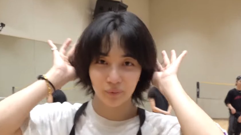 wonubliss's tweet photo. jeonghan 🥹🪼🤍 https://t.co/ui6hr7fK3S