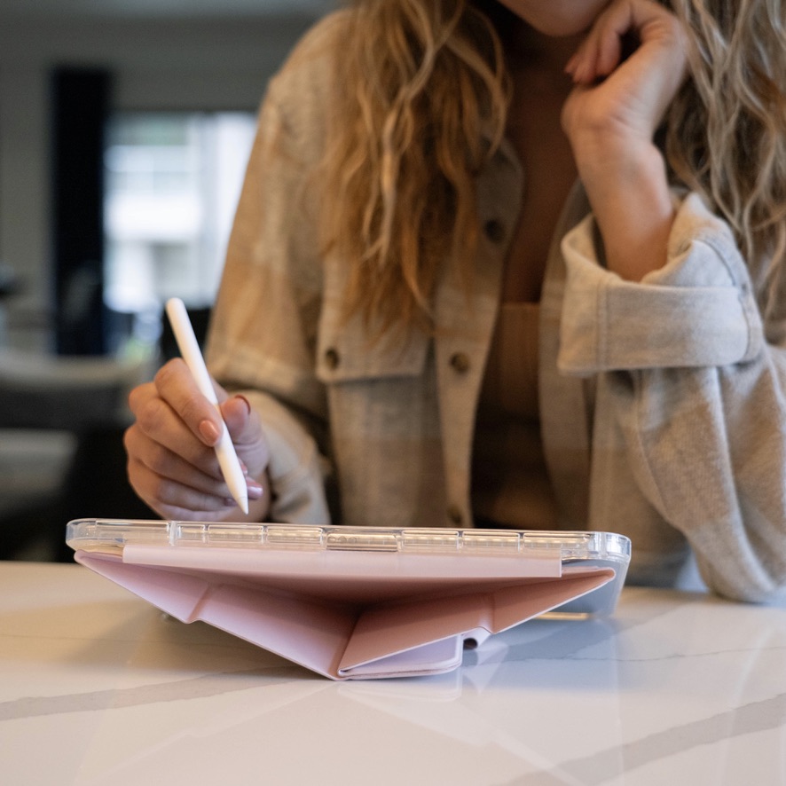 Ultracienka konstrukcja origami etui #STM OPP dla #iPada Air 11" M2 oferuje skuteczną ochronę przed upadkami, a jej magnetyczna okładka z opatentowanym zamknięciem oraz uchwytem na Apple Pencil gwarantuje najwyższy komfort korzystania z urządzenia ▶️ tiny.pl/dlxpf