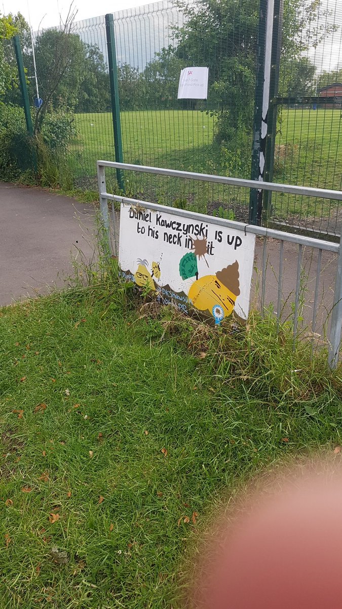 DkshrewsUK's tweet photo. @Hayleystevens We've had similar in #Shrewsbury where we look to #LoseTheLemon Daniel Kawczynski. All courtesy of your friendly neighbourhood #dumpDK https://t.co/tMNUR6Ftsc
