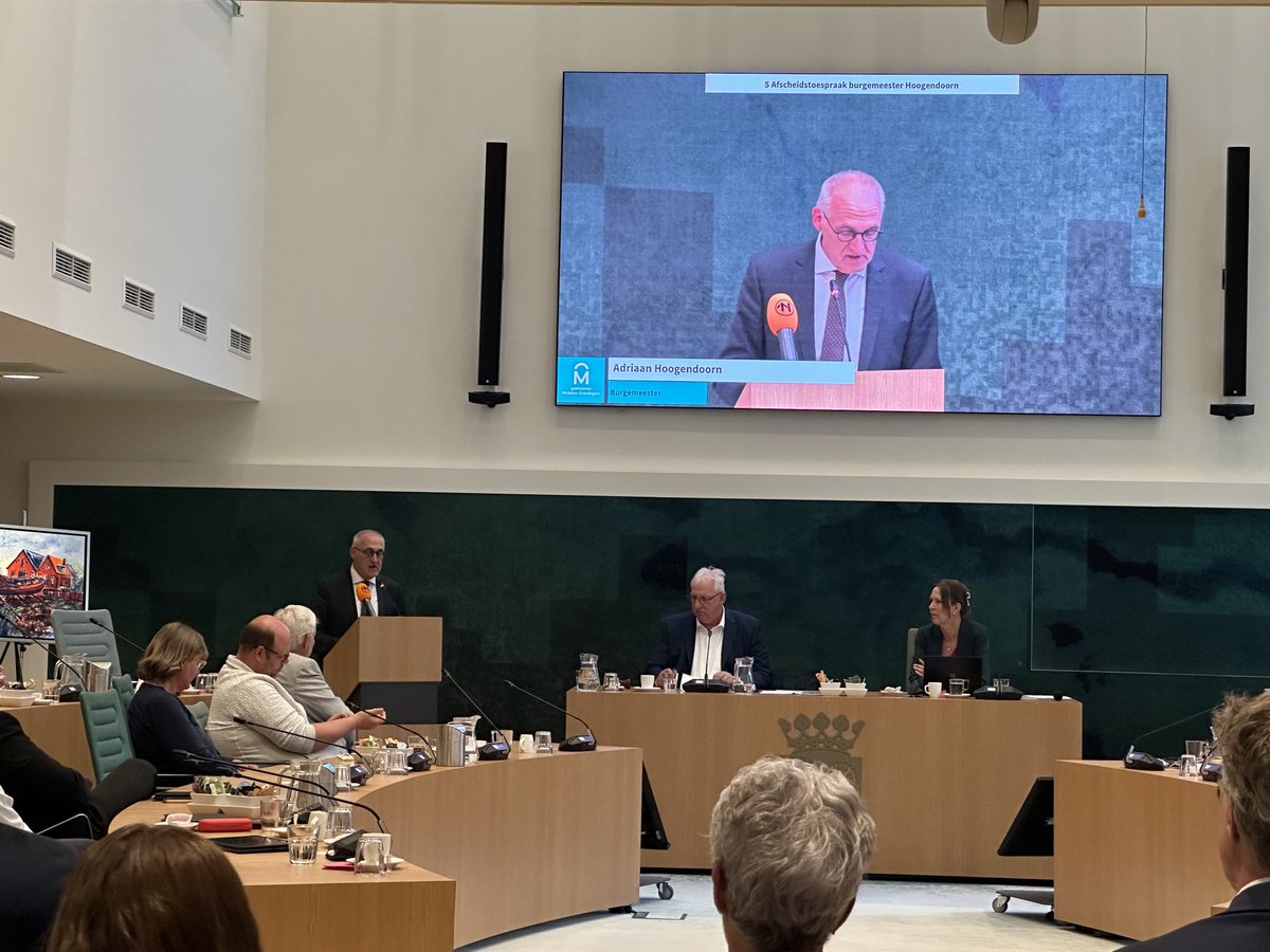 Afscheid van gewaardeerde collega burgemeester ⁦@bgmAHoogendoorn⁩ van ⁦<a href="/Middengroningen/">Midden-Groningen</a>⁩. Samen zijn we begonnen in dit mooie ambt in 2012. Het ga je goed Adriaan.