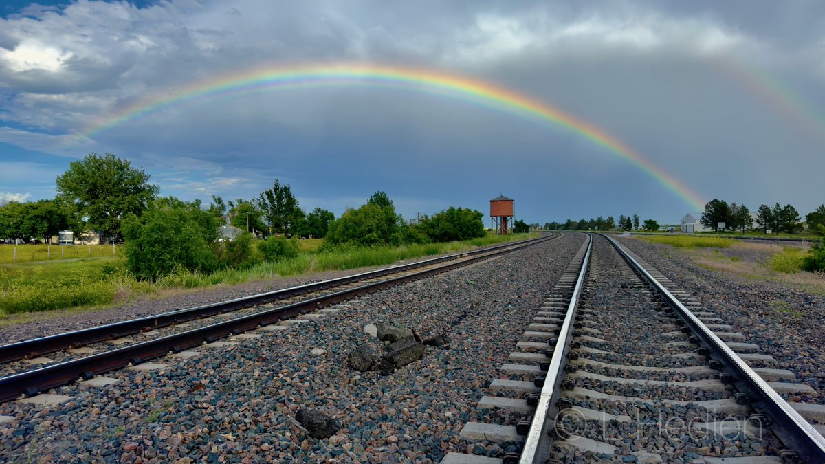 lhedien's tweet photo. A #supernumerary #rainbow 🌈 over #traintracks in #Lusk #Wyoming in June. #railroad #nikonoutdoors @nikonoutdoorsusa #thephotohour #exploretheusa #travelphotography #photography #thephotohour #nikonusa #zcreators #natgeophotos #natgeoyourshot #natgeo @discovery @riyets https://t.co/aIrMaSaF3I