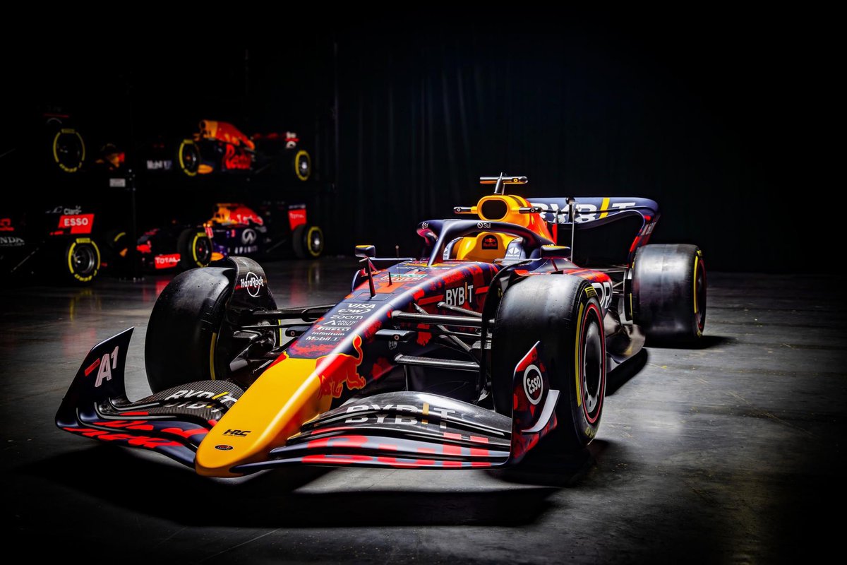 AutoExpres26731's tweet photo. فريق ريد بُل للفورمولا-1 🏎️ يتجمل بتصميم جديد قبل الذهاب لحلبة SILVERSTONE CIRCUIT استعداداً لسباق جائزة بريطانيا الكبرى للفورمولا-1  🇬🇧🏁
#فورمولا1 #سباقات #سباق #جائزة_بريطانيا_للفورمولا1 
#F1 #REDBULL #ORACLEREDBULLRACING #silverstone #BritishGP
#auto_express_eg https://t.co/7d0xqrLzWe