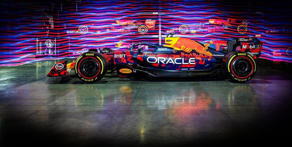 AutoExpres26731's tweet photo. فريق ريد بُل للفورمولا-1 🏎️ يتجمل بتصميم جديد قبل الذهاب لحلبة SILVERSTONE CIRCUIT استعداداً لسباق جائزة بريطانيا الكبرى للفورمولا-1  🇬🇧🏁
#فورمولا1 #سباقات #سباق #جائزة_بريطانيا_للفورمولا1 
#F1 #REDBULL #ORACLEREDBULLRACING #silverstone #BritishGP
#auto_express_eg https://t.co/7d0xqrLzWe
