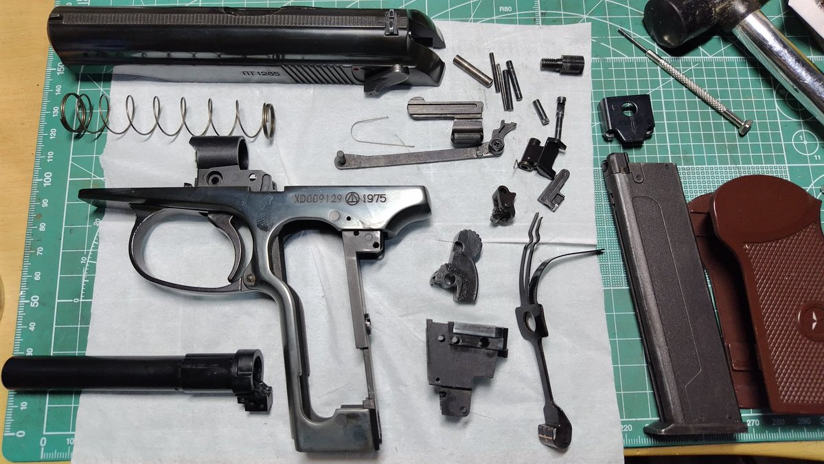 KSC マカロフ PM カスタム中 分解中 明日必要なパーツ買ってきましょ