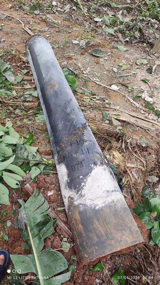 TacticalAttPone's tweet photo. The probelm is that these landed in civillian areas. Junta disinfo ops on social media are describing them as 107mm rocket debris fired by the resistance groups, basically blaming EAOs for any damage. Therefore, we would be thankful to anyone who can help us ID these debris. https://t.co/ovNxZjK239