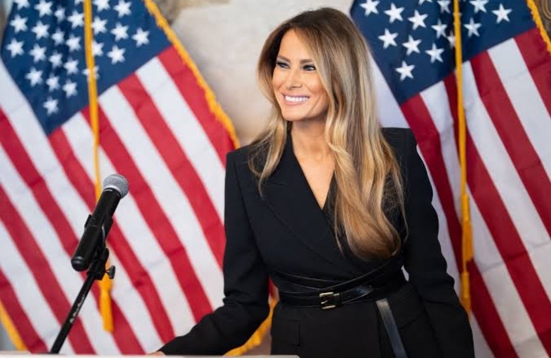 worldnews1551's tweet photo. 🚨BREAKING: First Lady Melania Trump said that immigrants must come to our country LEGALLY.

Do you agree with Melania ?
YES OR NO? https://t.co/ODyi9Ns1xW