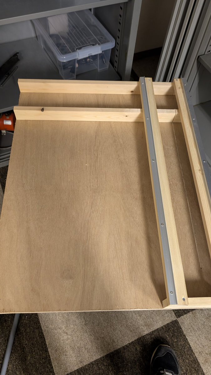 TeamAIOLIA's tweet image. 作業場の環境を良くするための、棚やらラックやらケージやらを作るための、木工のためのジグを作った