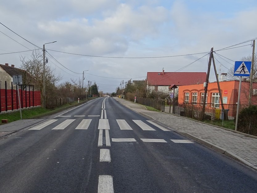GDDKiA_Wroclaw's tweet photo. Zakończyliśmy prace związane z doświetleniem przejścia dla pieszych na #DK94 w m. #GolankaGórna. W ramach zadania przy istniejącym przejściu dla pieszych ułożono także płytki dla osób niewidomych i niedowidzących. #brdGDDKIA #PBID #PrzediPO @GDDKiA @MI_GOV_PL https://t.co/3mShiJ5fpa