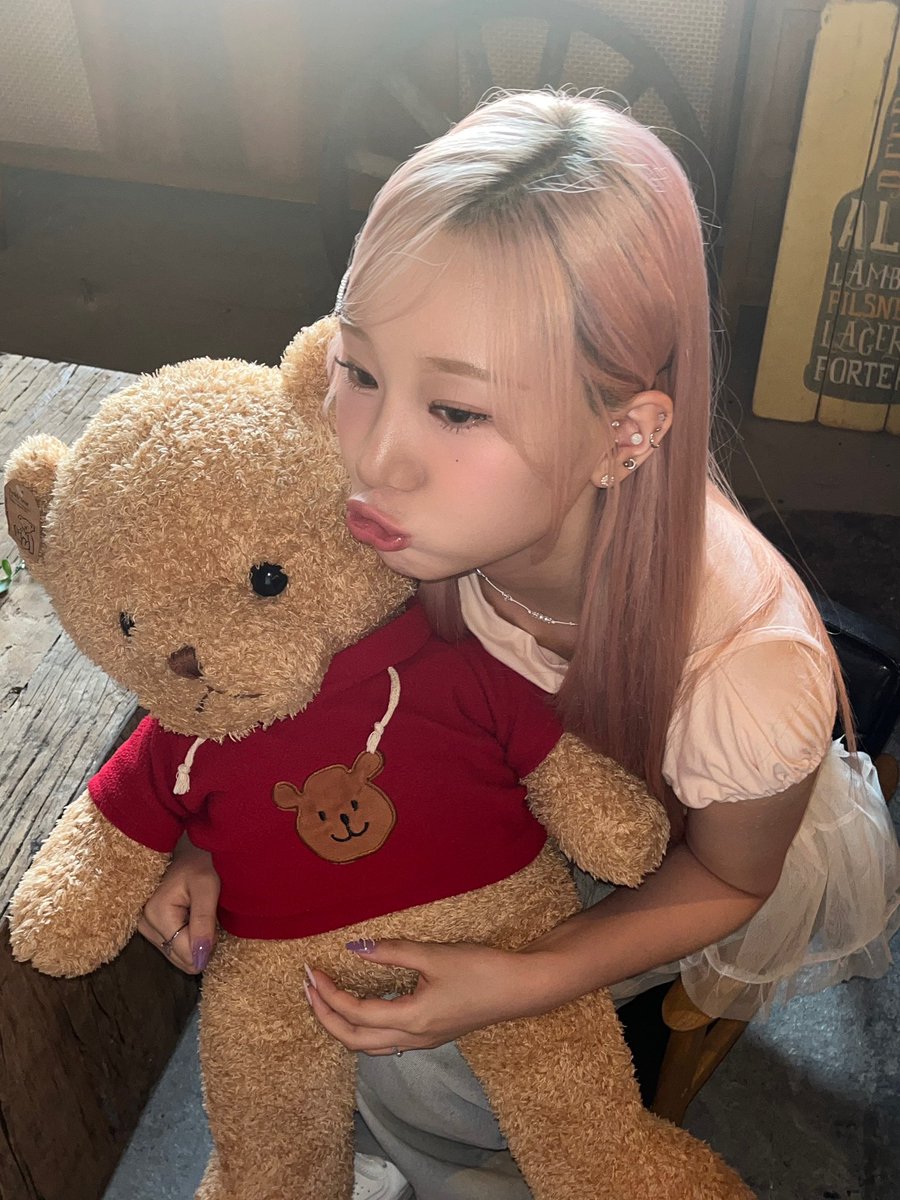 CSR_offcl's tweet photo. 곰도리와 함께 🐻

#첫사랑 #CSR #예함 #YEHAM https://t.co/zsEYiyma4y