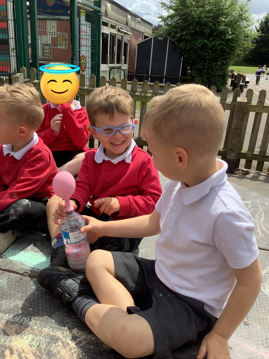 NurseryOPS's tweet image. We created our own hot air balloons!

This weeks story is “Up, Up, Up!”. We have been exploring the characters journey in a hot air balloon. Today we did an experiment, we used vinegar and baking power to inflate balloons 🎈
#opsscience
#uw