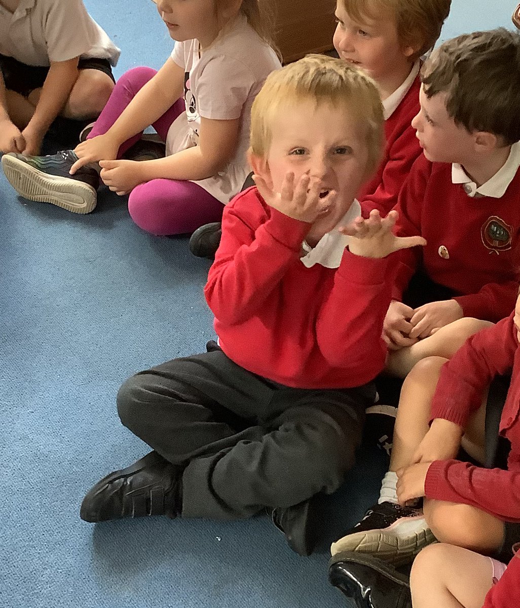 NurseryOPS's tweet image. We created our own hot air balloons!

This weeks story is “Up, Up, Up!”. We have been exploring the characters journey in a hot air balloon. Today we did an experiment, we used vinegar and baking power to inflate balloons 🎈
#opsscience
#uw