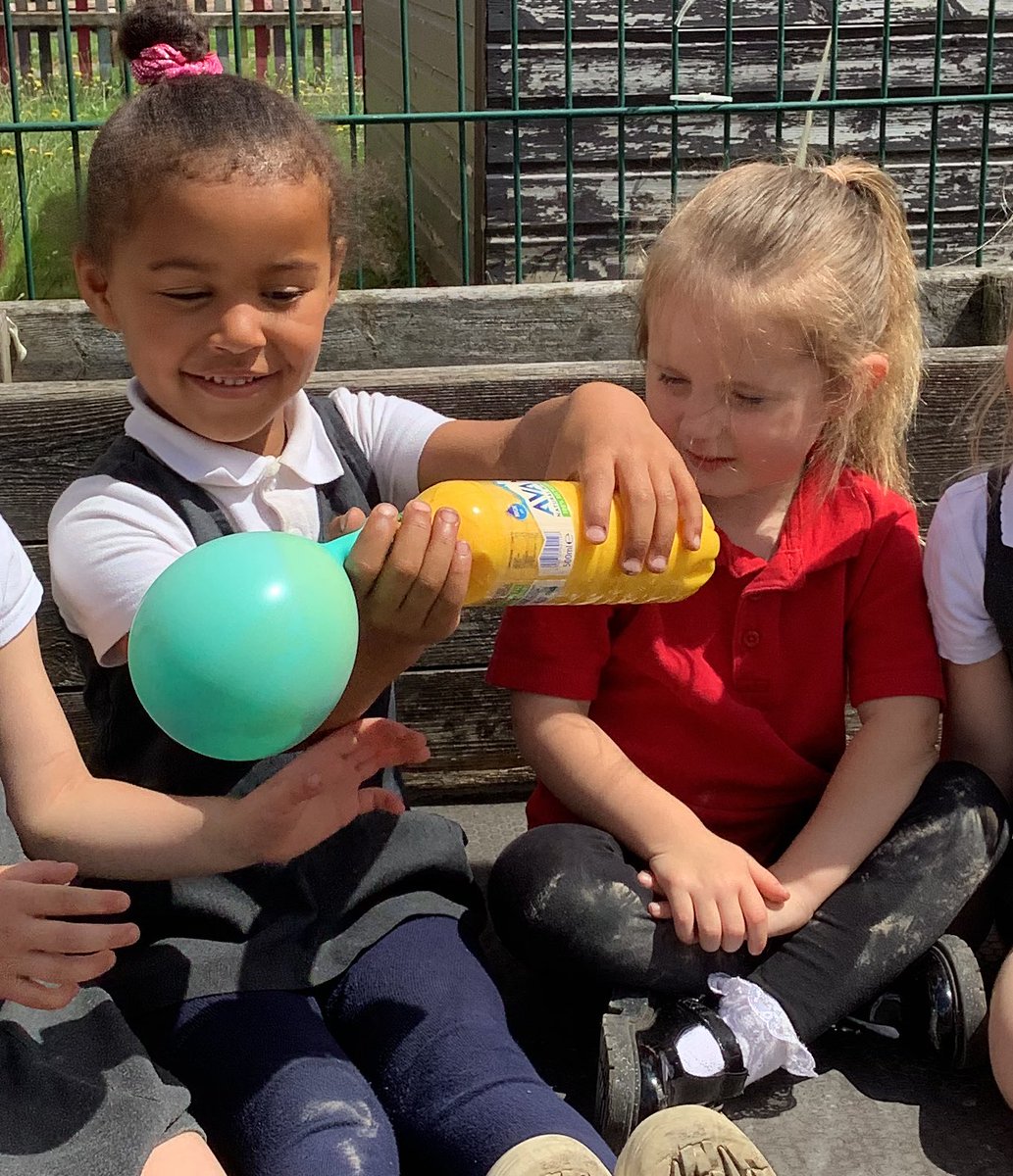 NurseryOPS's tweet image. We created our own hot air balloons!

This weeks story is “Up, Up, Up!”. We have been exploring the characters journey in a hot air balloon. Today we did an experiment, we used vinegar and baking power to inflate balloons 🎈
#opsscience
#uw