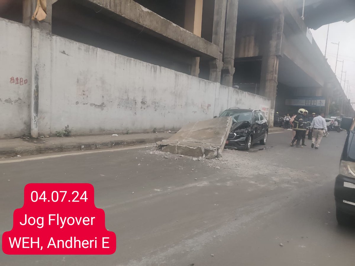 mashrujeet's tweet photo. 🚨⚡This is Mumbai. A slab from a flyover collapsed on a car today in Andheri east on Western Express Highway. 

MSRDC collects toll at Dahisar and 4 other Mumbai entry points, with a majority of that money intended for maintaining these bridges on WEH and EEH. 

In addition to toll, we have BMC with an annual budget of ₹60,000 crores, MMRDA with a separate budget for infrastructure projects in the MMR of ₹41,000 crores, and PWD with a separate budget as well.

All these agencies will likely blame each other while such infrastructure continues to risk the lives of people.