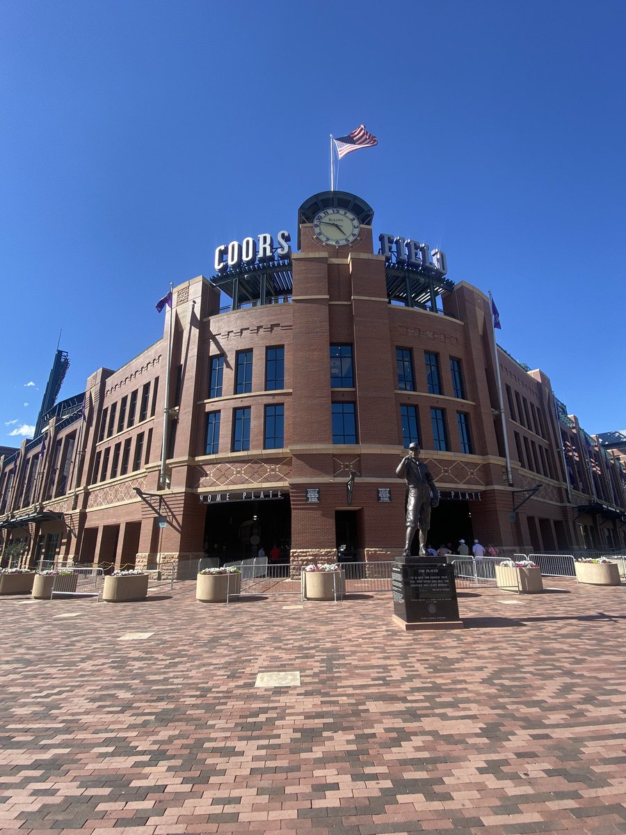 JulioVegaDMS's tweet photo. Thank u @Rockies for making last night’s baseball game so memorable for me!
Bucket list since childhood: Sit in infield front row @MLB game ✅
Bucket list since childhood: Get a foul ball ✅
Thank you @BrentonDoyle7 for signing a ⚾️ before the game
What #baseball is all about! https://t.co/nWSniXpqfe
