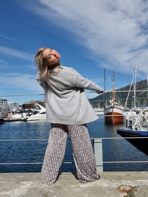 #windyday #selfies #naturallight https://t.co/A5jXtJ85iG<a href="/tag/windyday"class="tags">#windyday</a><a href="/tag/selfies"class="tags">#selfies</a><a href="/tag/naturallight"class="tags">#naturallight</a>