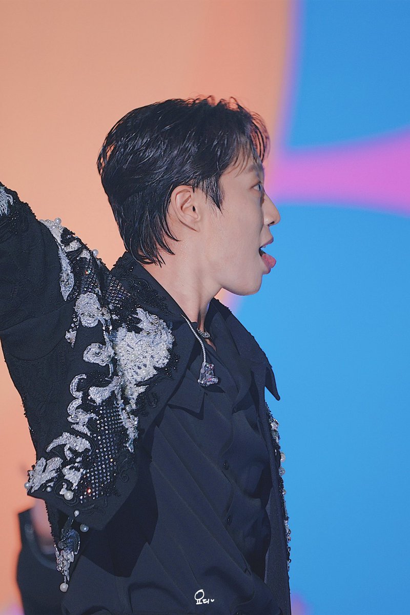 890704S2's tweet photo. 두준이형💙
#축하해_나의파란여름_윤두준
생일🥳
#라이트는_두준이_없이는_안돼
축하해요🎉 https://t.co/L3DquNGLbQ
