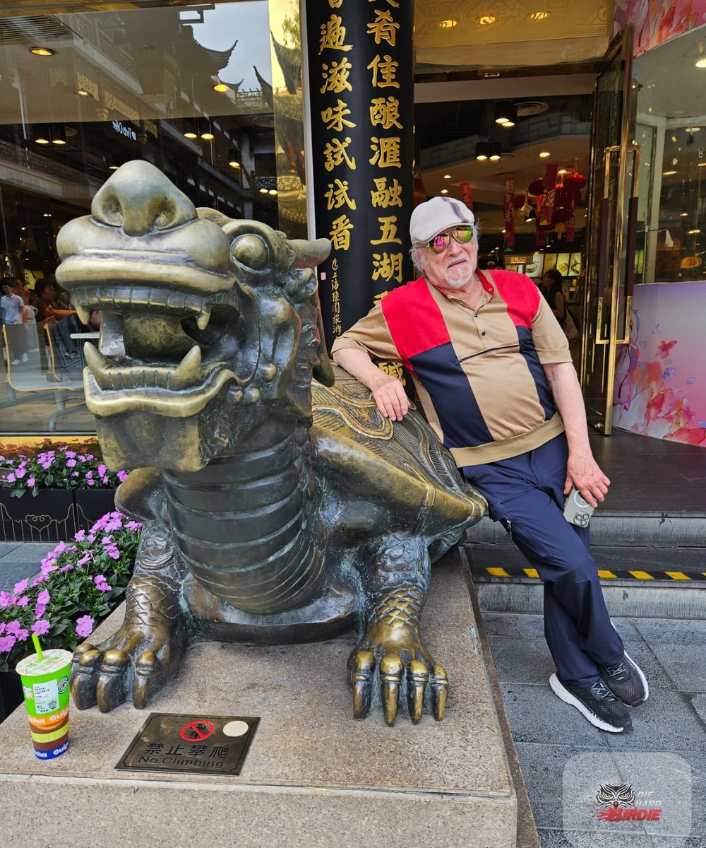DieHardBirdie's tweet photo. It's a sunny day! 😎 I'm chilling out with my new friend, the legendary dragon turtle. In #Chinese mythology, the #dragonturtle is a symbol of courage, determination, longevity, success, and power. Wonderful!

#DieHardBirdie #Shanghai #China #travel #photography #life #grandpa https://t.co/BTriIE2NoN