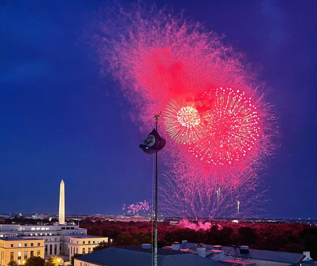 Wishing all of our American friends a very happy Independence Day. Iceland is proud to be an ally &amp; partner of #USA and we value the longstanding friendship. #4thofJuly 🎆🎇🇺🇸🇮🇸