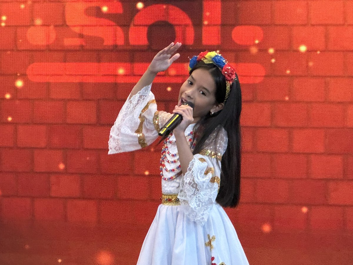 #SalióElSol ☀️ | ¡Colombia Canta y Encanta celebra 20 años! Fundada por Silvia Zapata Durango, esta obra rescata las tradiciones campesinas a través de la música. Este año, llevarán bambuco, pasillo y guabina al extranjero.
#FelizJueves